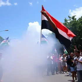 Nikolas puxa coro de “Fora, Davi” durante ato em Macapá